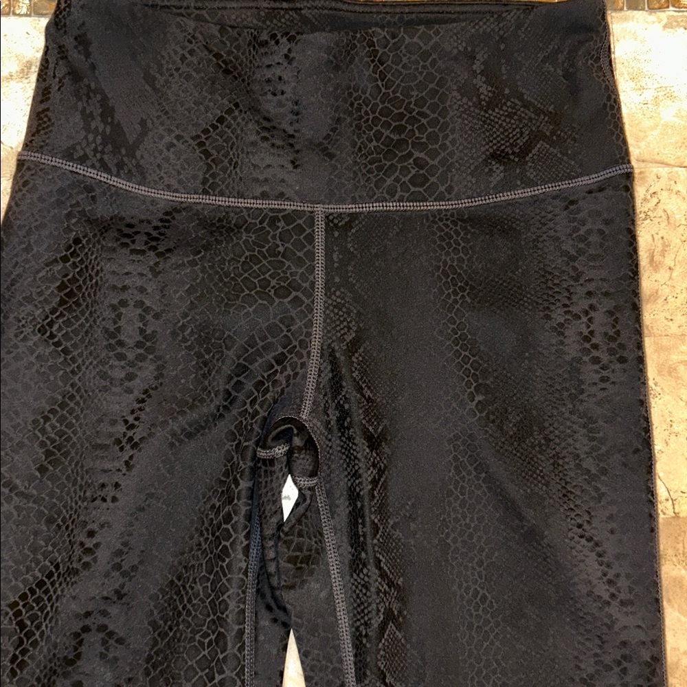 Mono‎ B Black Snakeskin High Waist Ankle Length Leggings Women’s Size S